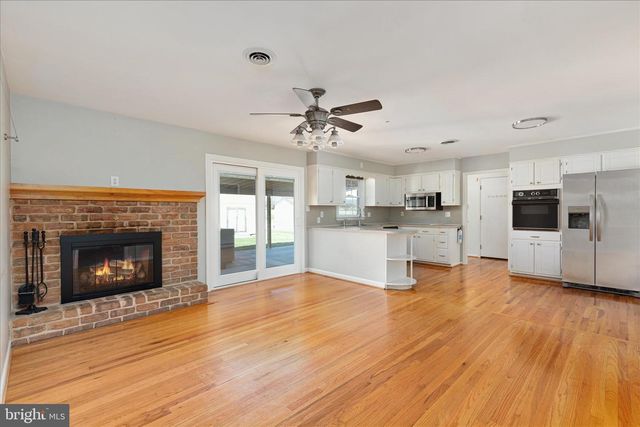 22120 HOLIDAY DR, Smithsburg, MD 21783