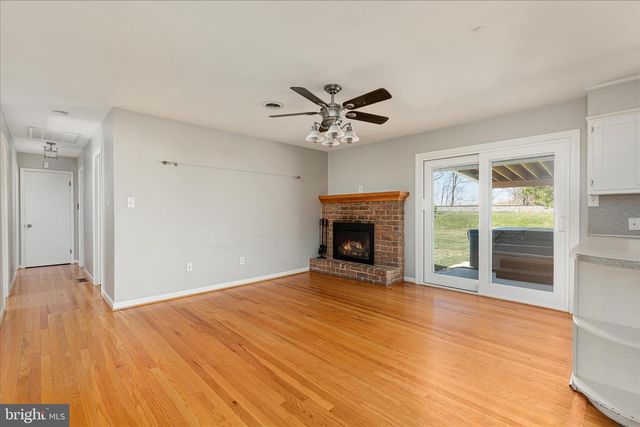 22120 HOLIDAY DR, Smithsburg, MD 21783
