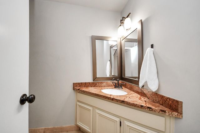 2220 Bering Drive 29, Houston, TX 77057