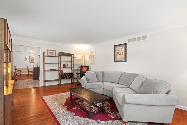 18045 Lamplighter LANE, Brookfield, WI 53045