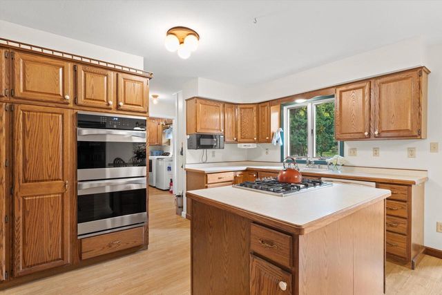 18045 Lamplighter LANE, Brookfield, WI 53045