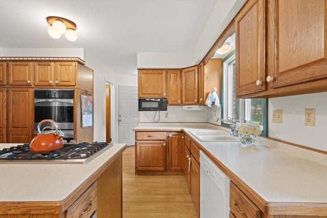 18045 Lamplighter LANE, Brookfield, WI 53045