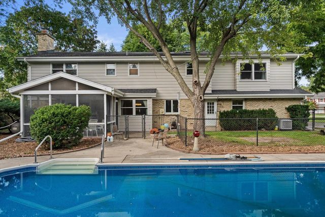 18045 Lamplighter LANE, Brookfield, WI 53045