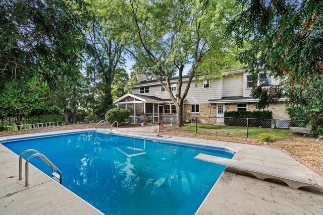 18045 Lamplighter LANE, Brookfield, WI 53045