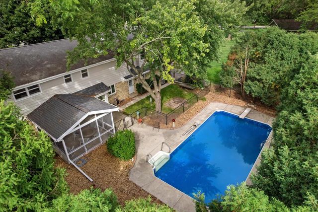18045 Lamplighter LANE, Brookfield, WI 53045