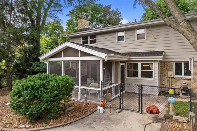 18045 Lamplighter LANE, Brookfield, WI 53045