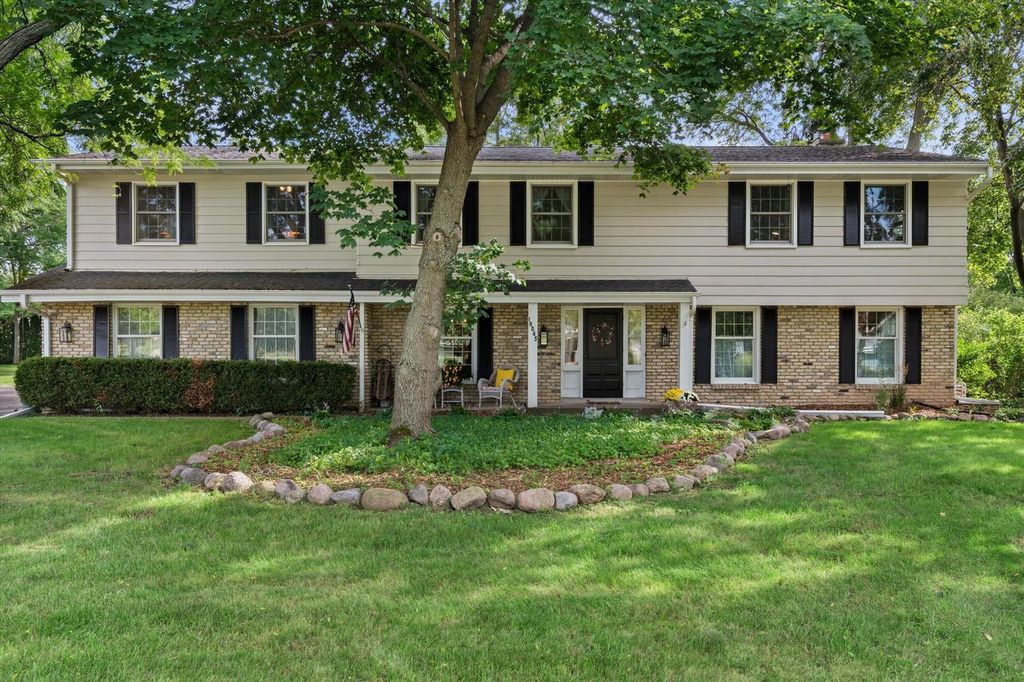 18045 Lamplighter LANE, Brookfield, WI 53045