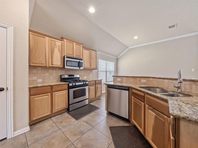 1905 Meandering Meadows DR, Pflugerville, TX 78660