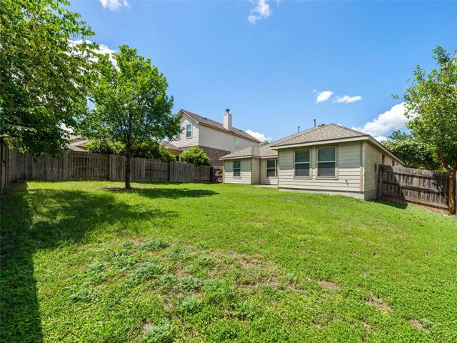 1905 Meandering Meadows DR, Pflugerville, TX 78660