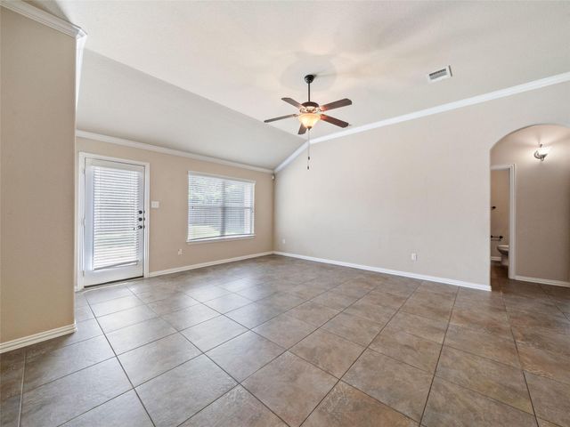 1905 Meandering Meadows DR, Pflugerville, TX 78660