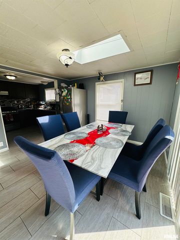 410 E VIRGINIA Avenue, Peoria, IL 61603