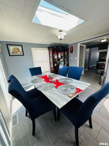 410 E VIRGINIA Avenue, Peoria, IL 61603