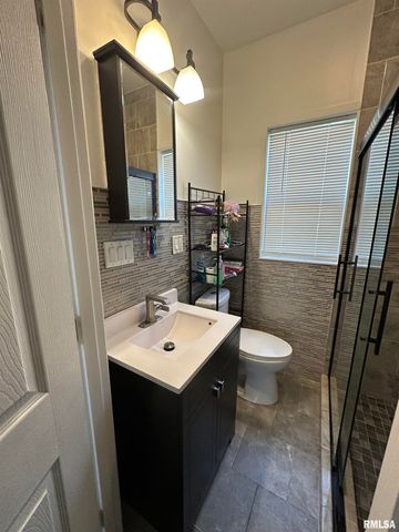 410 E VIRGINIA Avenue, Peoria, IL 61603