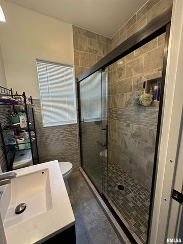 410 E VIRGINIA Avenue, Peoria, IL 61603