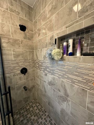 410 E VIRGINIA Avenue, Peoria, IL 61603