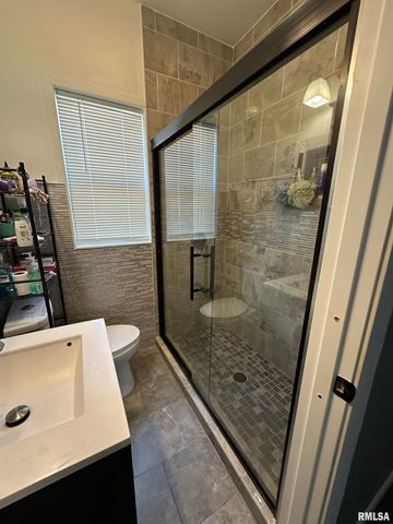 410 E VIRGINIA Avenue, Peoria, IL 61603