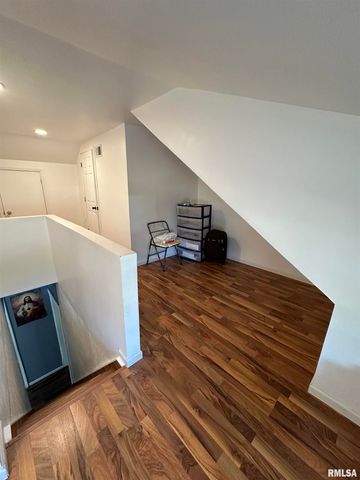 410 E VIRGINIA Avenue, Peoria, IL 61603