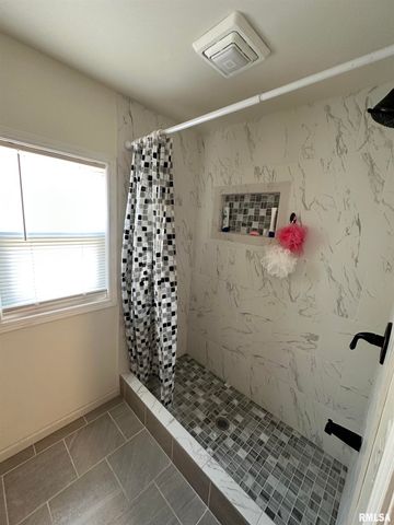 410 E VIRGINIA Avenue, Peoria, IL 61603