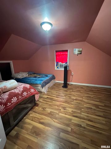 410 E VIRGINIA Avenue, Peoria, IL 61603