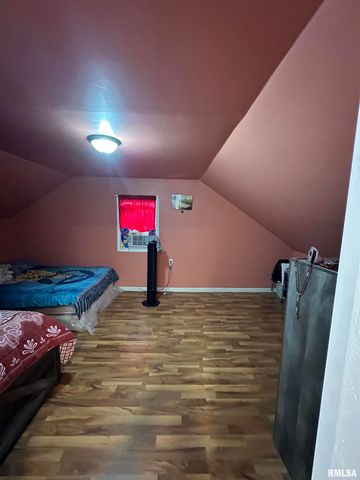 410 E VIRGINIA Avenue, Peoria, IL 61603