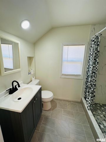 410 E VIRGINIA Avenue, Peoria, IL 61603