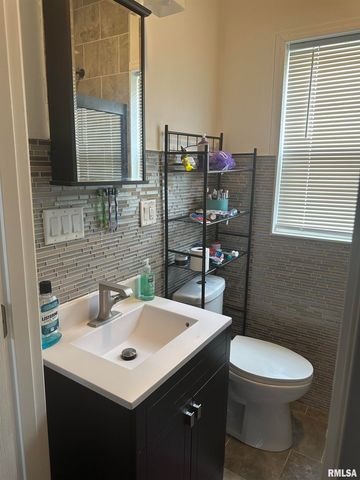 410 E VIRGINIA Avenue, Peoria, IL 61603