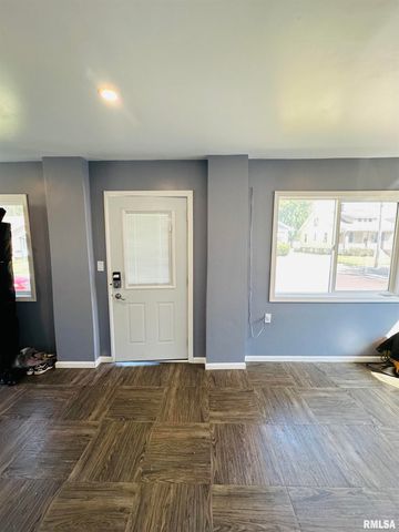 410 E VIRGINIA Avenue, Peoria, IL 61603