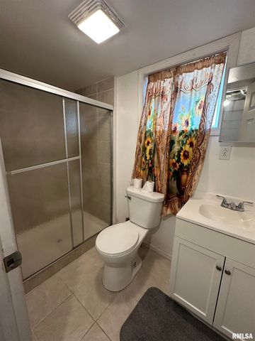 410 E VIRGINIA Avenue, Peoria, IL 61603