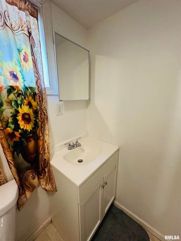 410 E VIRGINIA Avenue, Peoria, IL 61603