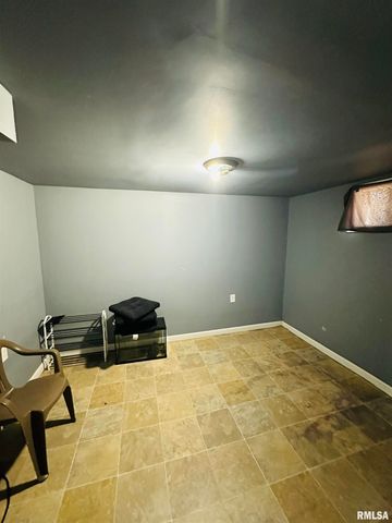 410 E VIRGINIA Avenue, Peoria, IL 61603