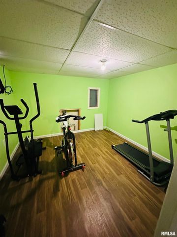 410 E VIRGINIA Avenue, Peoria, IL 61603