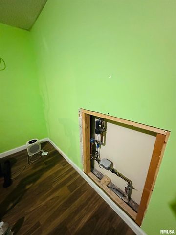 410 E VIRGINIA Avenue, Peoria, IL 61603