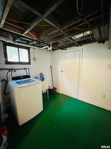 410 E VIRGINIA Avenue, Peoria, IL 61603