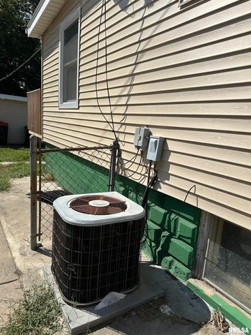 410 E VIRGINIA Avenue, Peoria, IL 61603