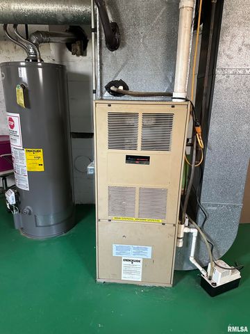 410 E VIRGINIA Avenue, Peoria, IL 61603