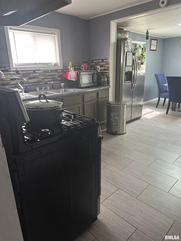 410 E VIRGINIA Avenue, Peoria, IL 61603