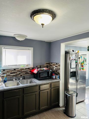 410 E VIRGINIA Avenue, Peoria, IL 61603