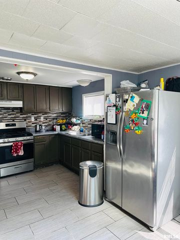 410 E VIRGINIA Avenue, Peoria, IL 61603