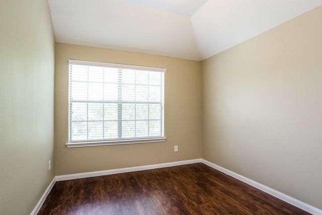 13433 Raintree Drive, Montgomery, TX 77356