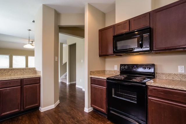 13433 Raintree Drive, Montgomery, TX 77356