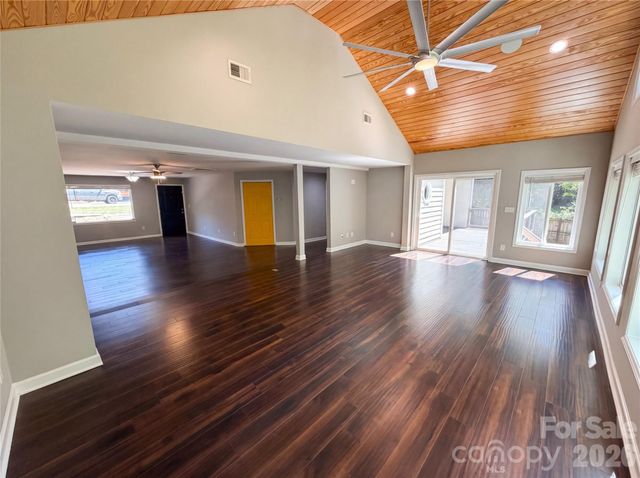 1322 Carolyn Drive, Charlotte, NC 28205