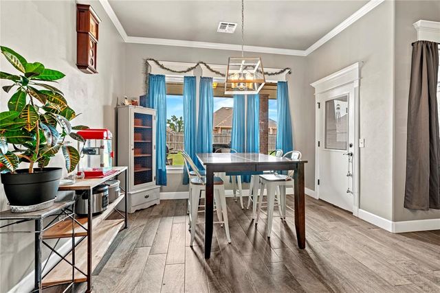 4813 Hidalgo Avenue, Mustang, OK 73064