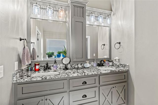 4813 Hidalgo Avenue, Mustang, OK 73064