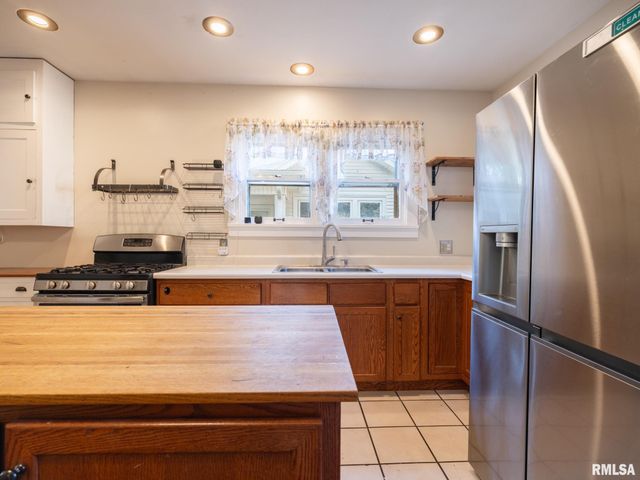 706 BACON Street, Pekin, IL 61554