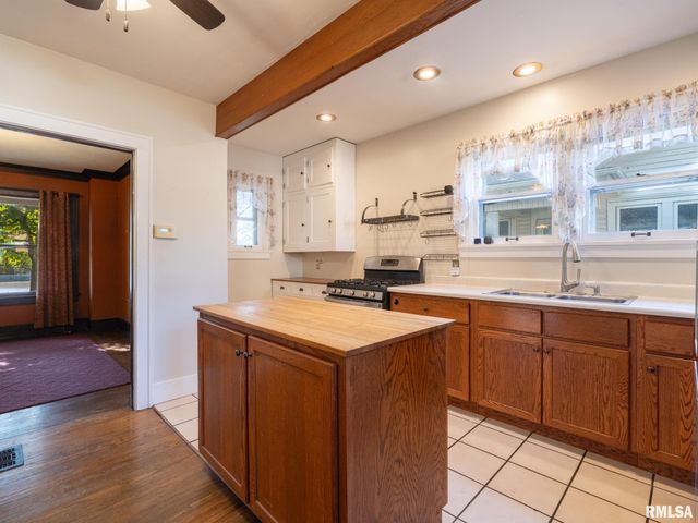706 BACON Street, Pekin, IL 61554