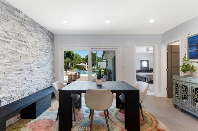 23051 Burbank Boulevard, Woodland Hills, CA 91367