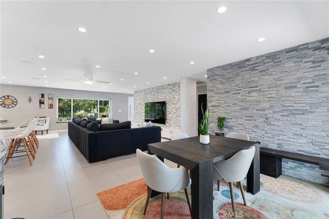 23051 Burbank Boulevard, Woodland Hills, CA 91367