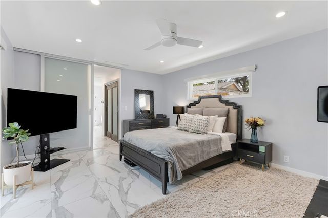 23051 Burbank Boulevard, Woodland Hills, CA 91367