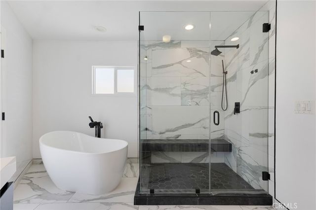 23051 Burbank Boulevard, Woodland Hills, CA 91367