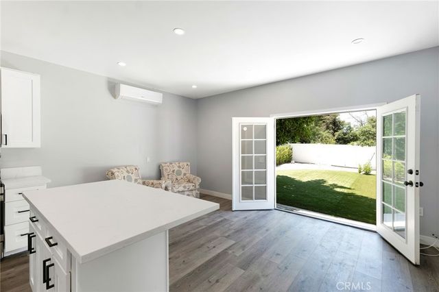 23051 Burbank Boulevard, Woodland Hills, CA 91367